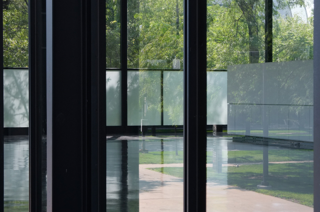 Ludwig Mies van der Rohe’s Crown Hall at IIT, photo by Lukasz Kowalczyk