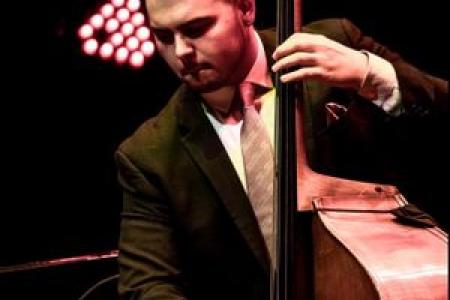 Phillip Norris, bass