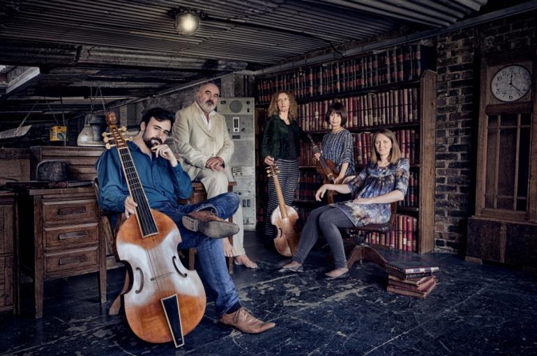 Fretwork ensemble with instruments