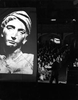 Classes, Labs, Seminars - Humanities One, 1945; UChicago Photo Archive