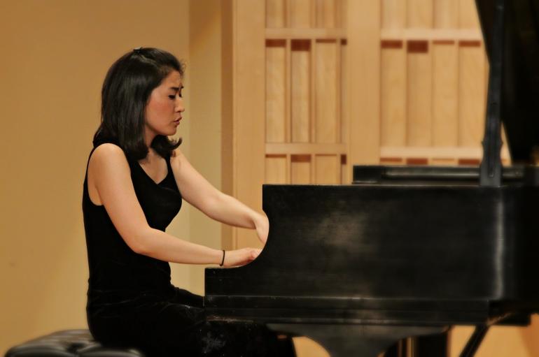 Eugenia Jeong playing at the piano