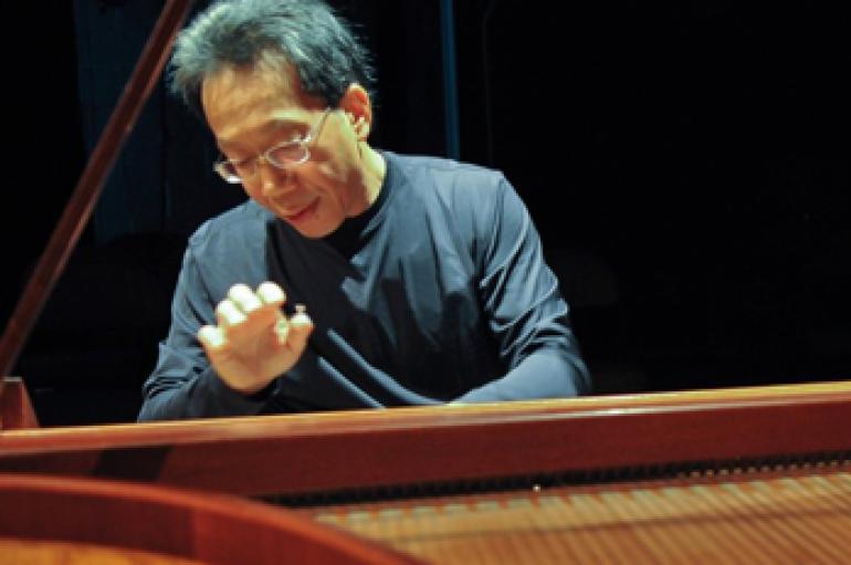 Leslie Tung playing piano