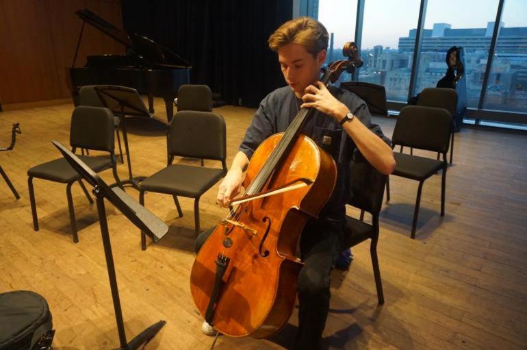 Cellist in performance